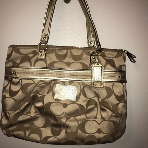 Coach Handbags - Coach poppy purse